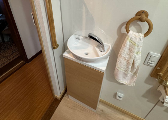 自動水栓のコンパクトな洗面